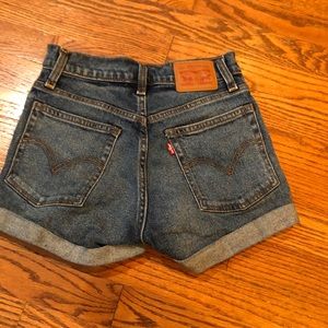 New Without Tags Levi’s wedgie shorts